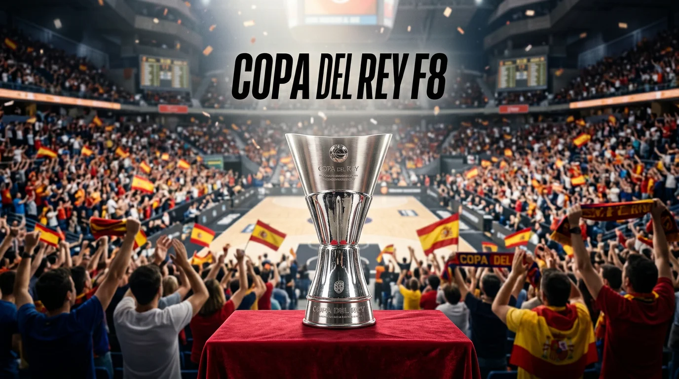 Apuestas Copa del Rey baloncesto — trofeo F8 con pabellón lleno de aficionados